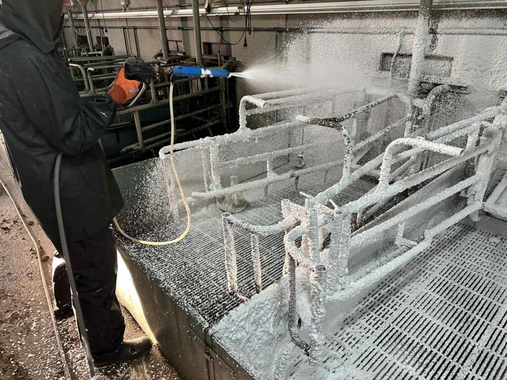 Inzepen van kraamstal